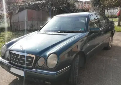 Mercedes-Benz E200 ELEGANCE  (9)