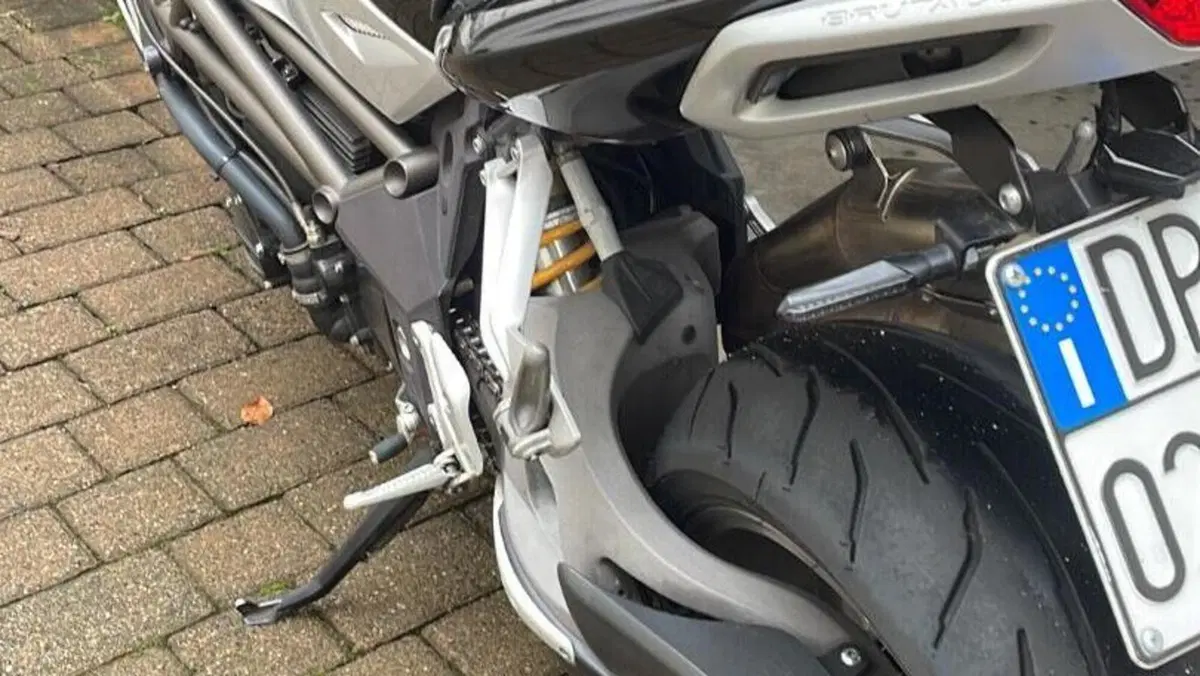 MV Agusta Brutale 990 R (2009 - 12)  (3)