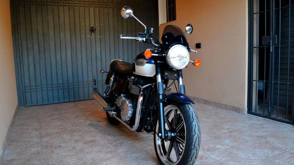 Triumph Bonneville SE (2009 - 13)  (2)