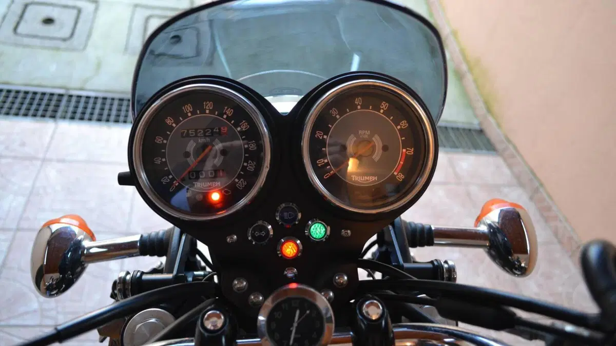 Triumph Bonneville SE (2009 - 13)  (6)