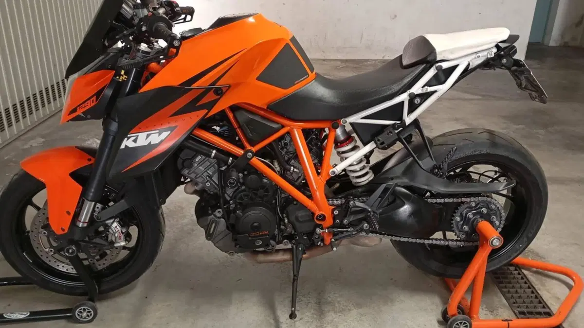 KTM 1290 Super Duke R ABS (2014 - 16)  (2)