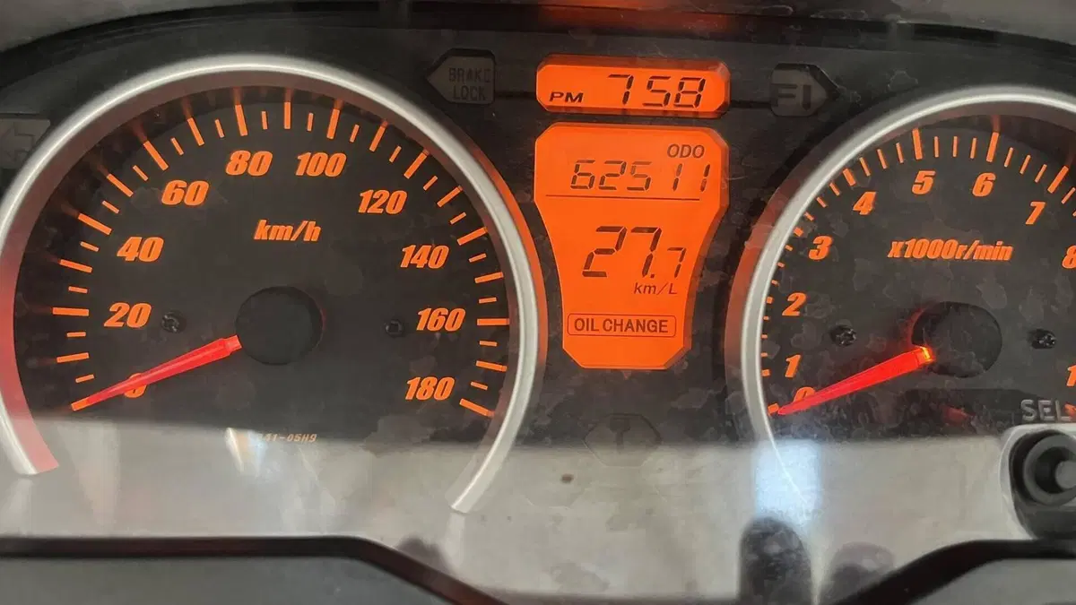 Suzuki Burgman AN 400 ABS (2010 - 13)  (3)