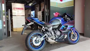 Yamaha YZF R7 (2021 - 25)  (2)