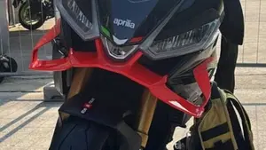 Aprilia Tuono V4 Factory (2025 - 26)  (2)