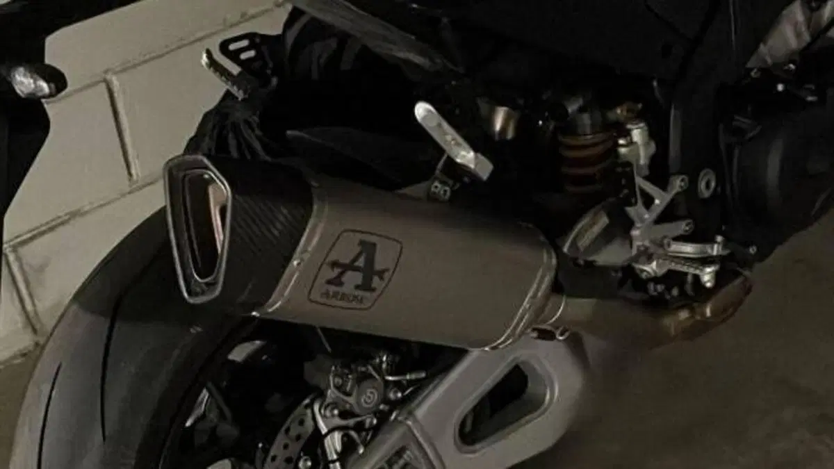 Aprilia Tuono V4 Factory (2025 - 26)  (4)