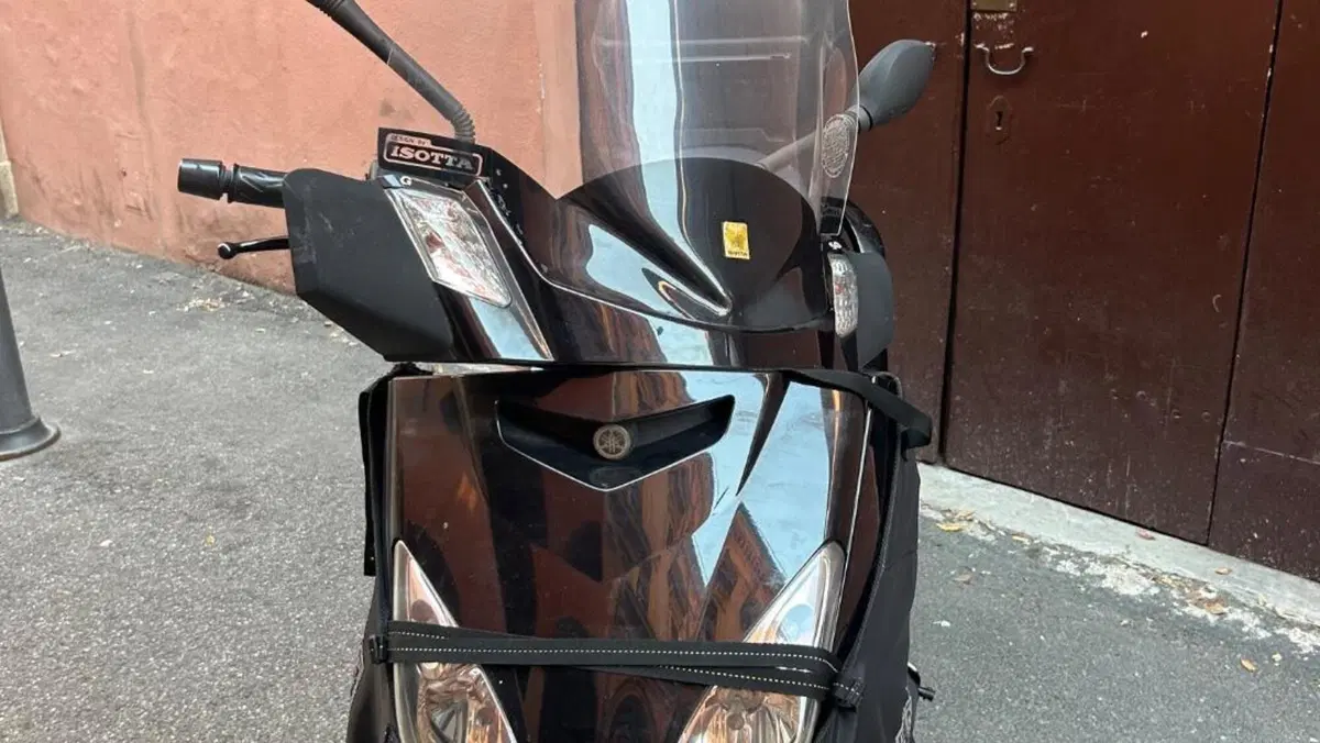Yamaha X-Max 250 (2007 - 09)  (4)