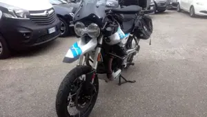 Moto Guzzi V85 TT (2021 - 23)  (2)