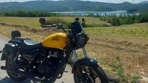 Royal Enfield Meteor 350 (2021 - 26)  (2)