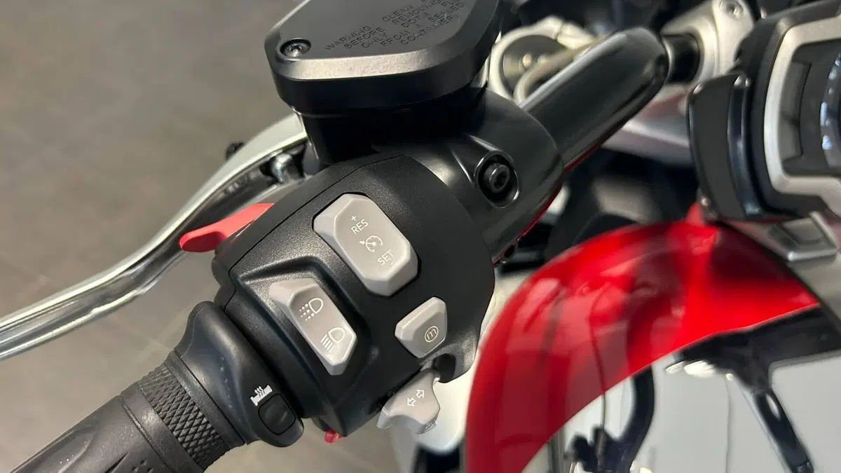 Triumph Rocket 3 GT (2021 - 24)  (8)
