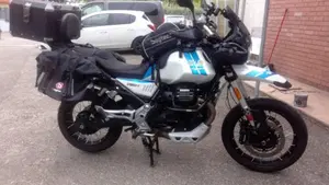 Moto Guzzi V85 TT (2021 - 23)  (4)