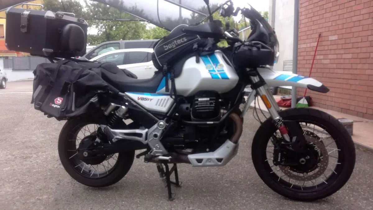 Moto Guzzi V85 TT (2021 - 23)  (5)