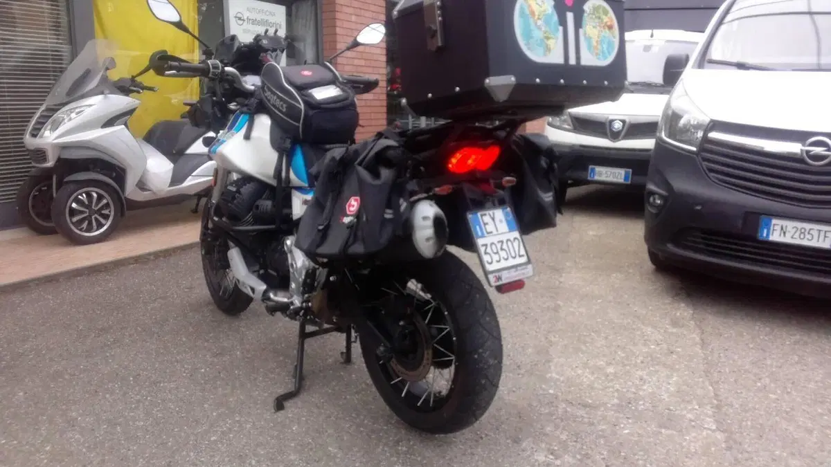 Moto Guzzi V85 TT (2021 - 23)  (8)