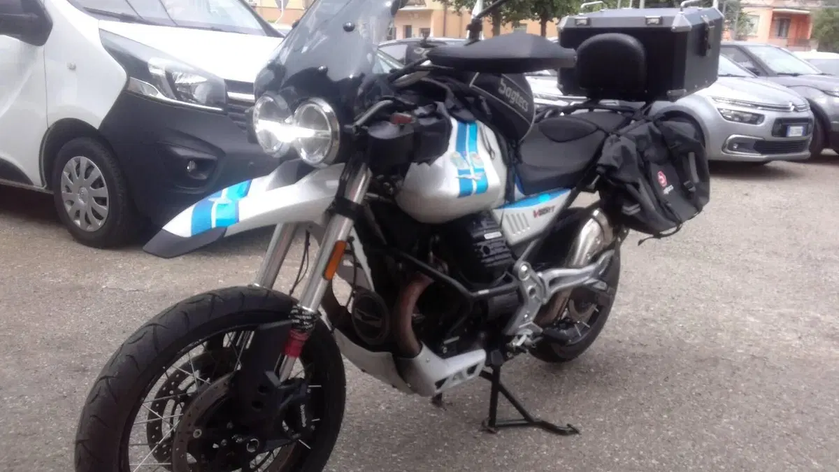 Moto Guzzi V85 TT (2021 - 23)  (10)