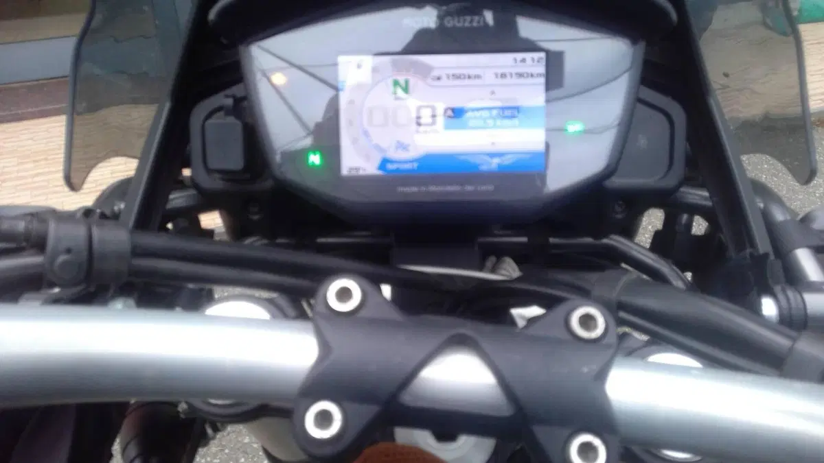 Moto Guzzi V85 TT (2021 - 23)  (12)