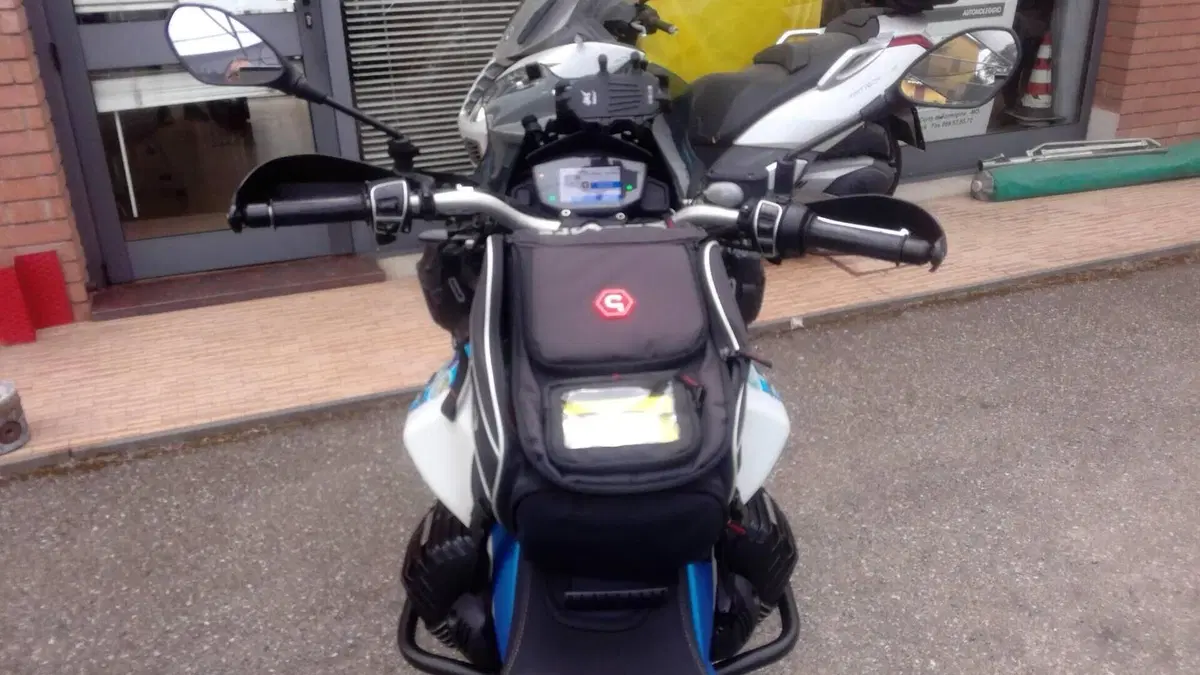 Moto Guzzi V85 TT (2021 - 23)  (13)