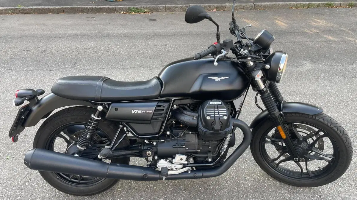 Moto Guzzi V7 III Stone (2017 - 20) 