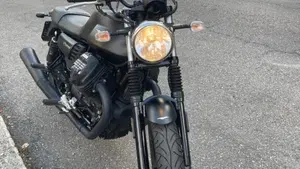 Moto Guzzi V7 III Stone (2017 - 20)  (4)