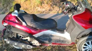 Piaggio MP3 400 Touring (2011 - 12)  (8)