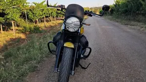 Moto Guzzi V7 Stone (2021 - 24)  (2)