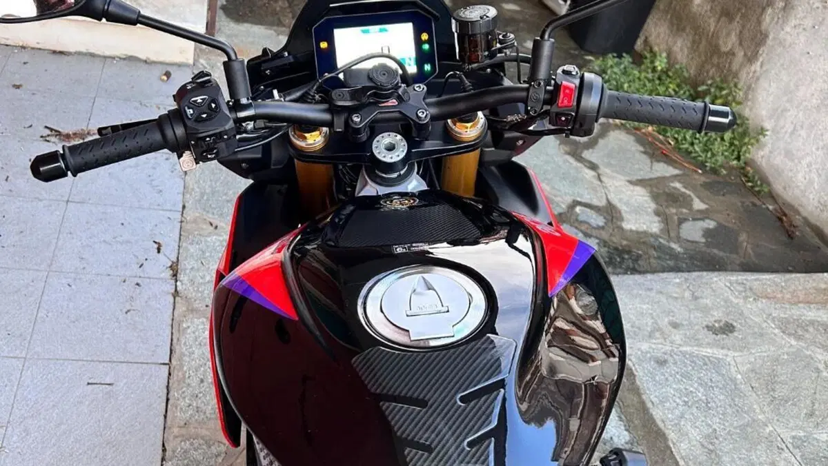 Aprilia Tuono V4 Factory (2021 - 24)  (5)