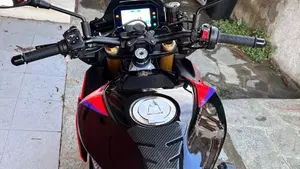 Aprilia Tuono V4 Factory (2021 - 24)  (5)