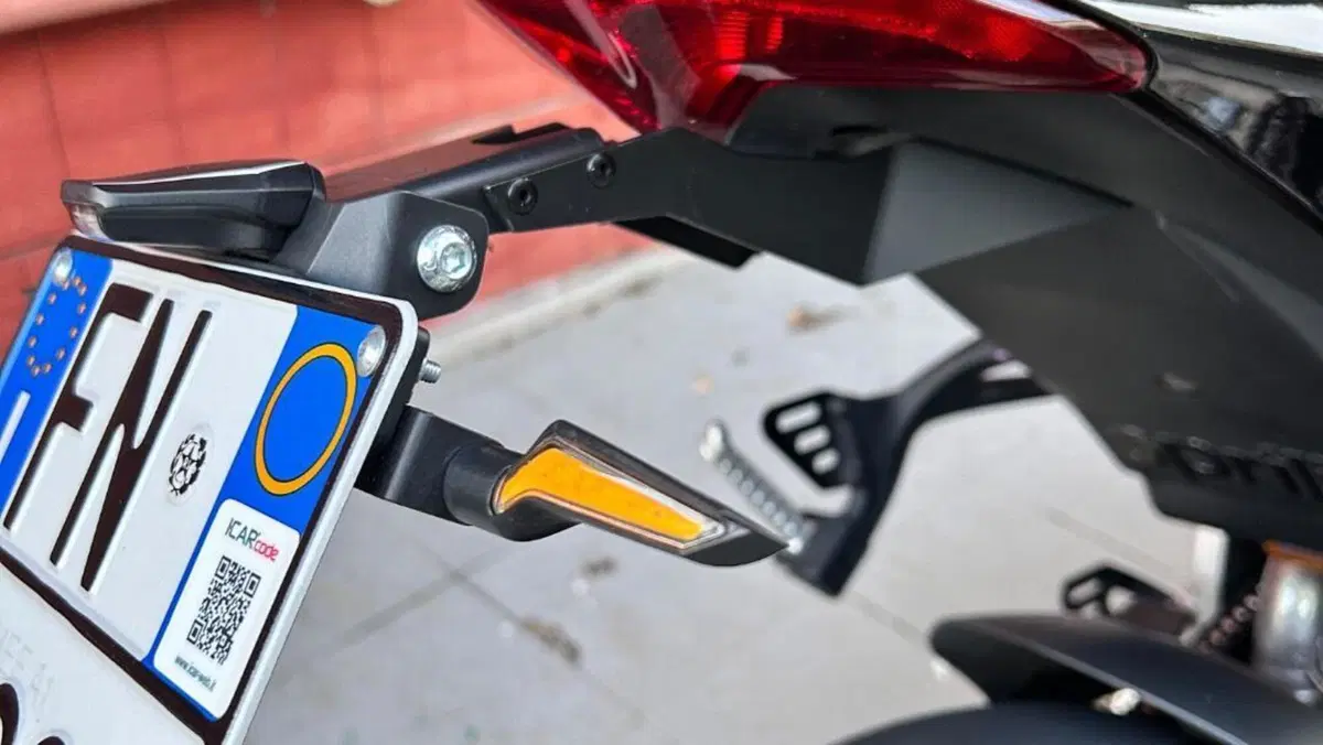 Aprilia Tuono V4 Factory (2021 - 24)  (6)