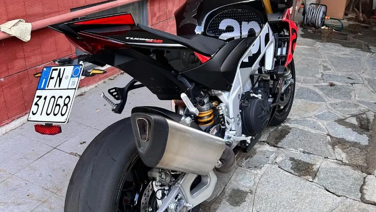 Aprilia Tuono V4 Factory (2021 - 24)  (7)