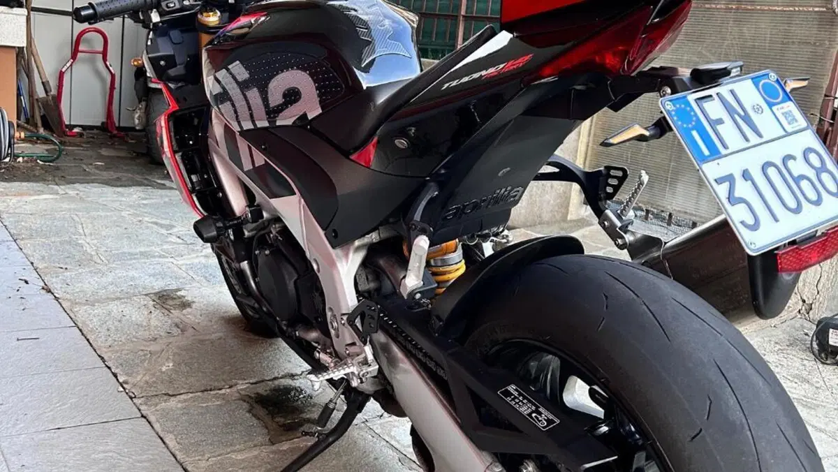 Aprilia Tuono V4 Factory (2021 - 24)  (8)