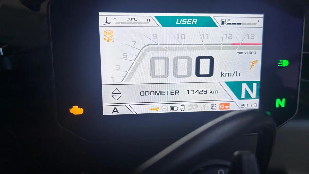 Aprilia Tuono V4 Factory (2021 - 24)  (9)