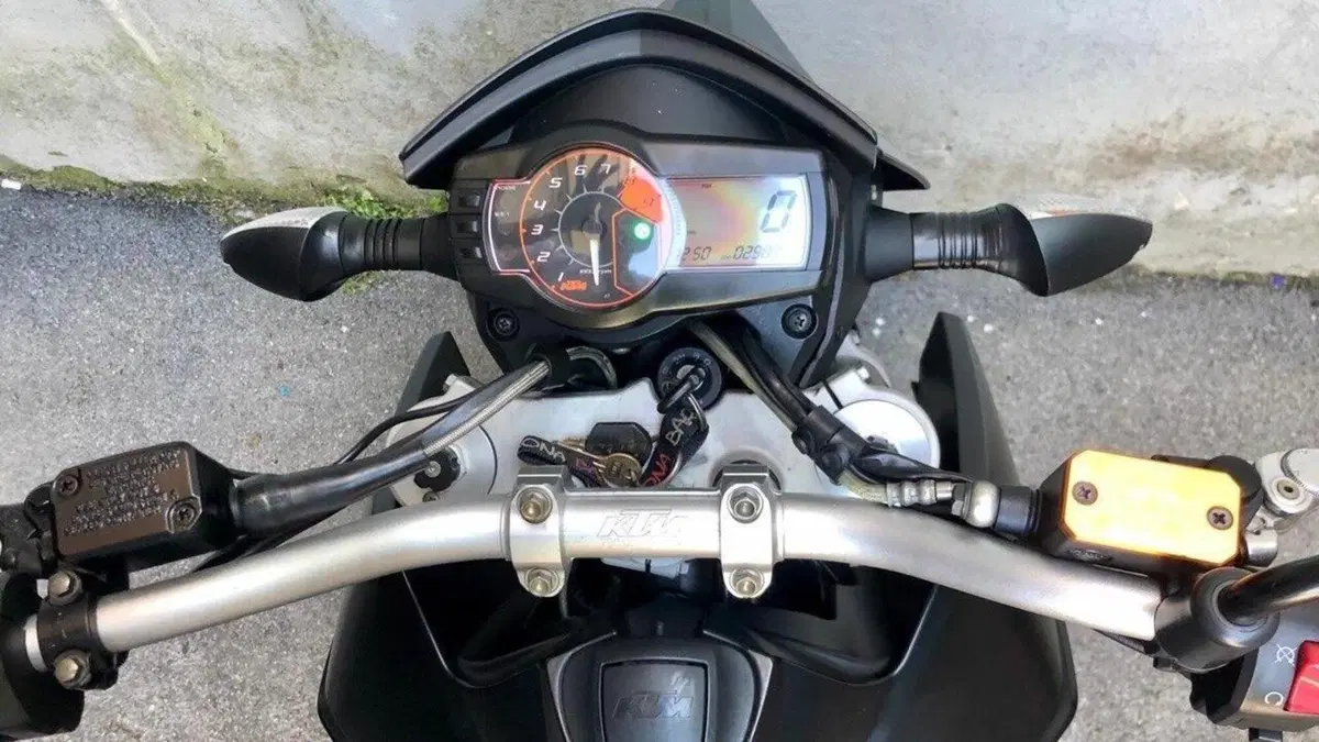 KTM 690 Supermoto  (5)