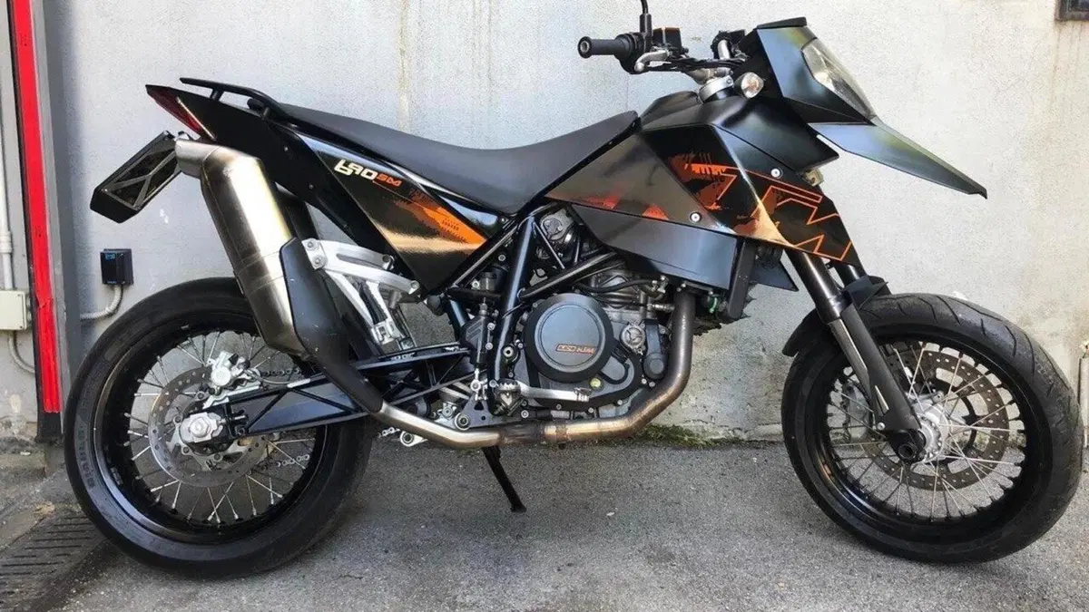 KTM 690 Supermoto  (8)