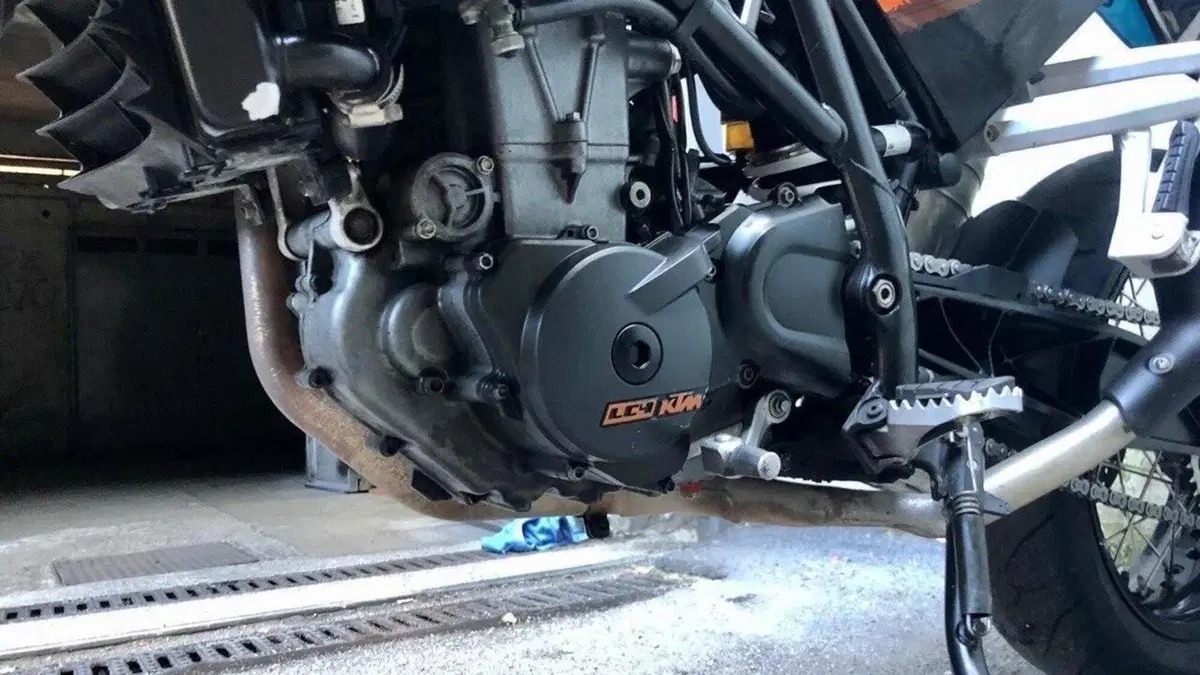 KTM 690 Supermoto  (10)
