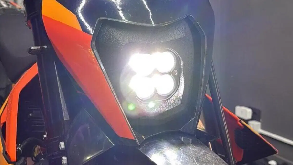 KTM 690 SMC R (2023 - 25)  (6)