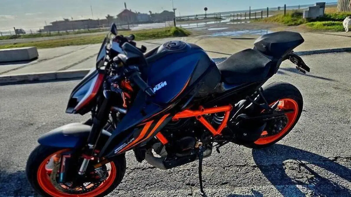 KTM 1290 Super Duke R (2022 - 23)  (2)