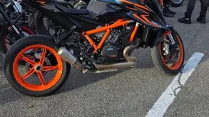 KTM 1290 Super Duke R (2022 - 23) 