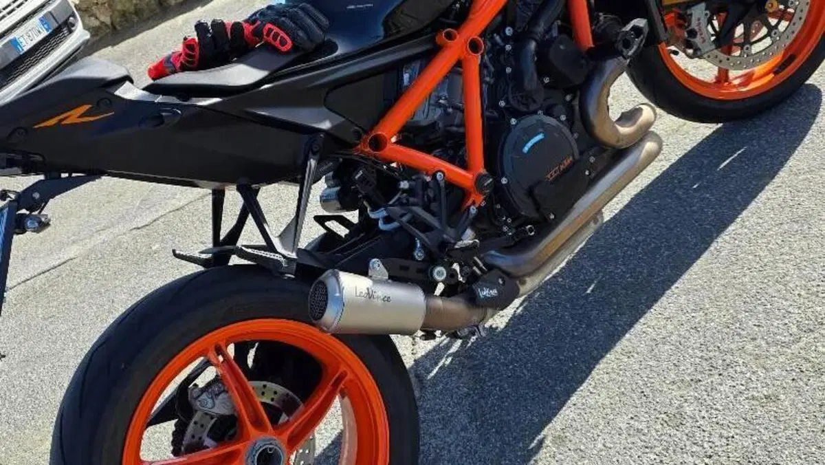KTM 1290 Super Duke R (2022 - 23)  (3)