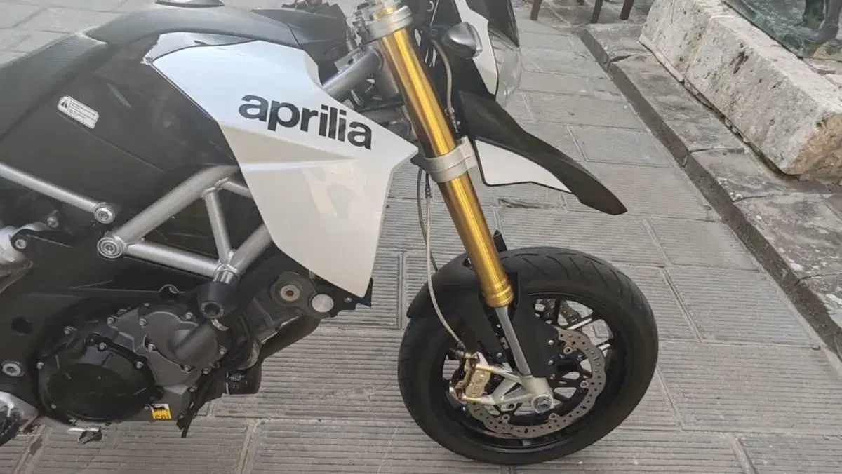 Aprilia Dorsoduro 750 (2009 - 14)  (2)