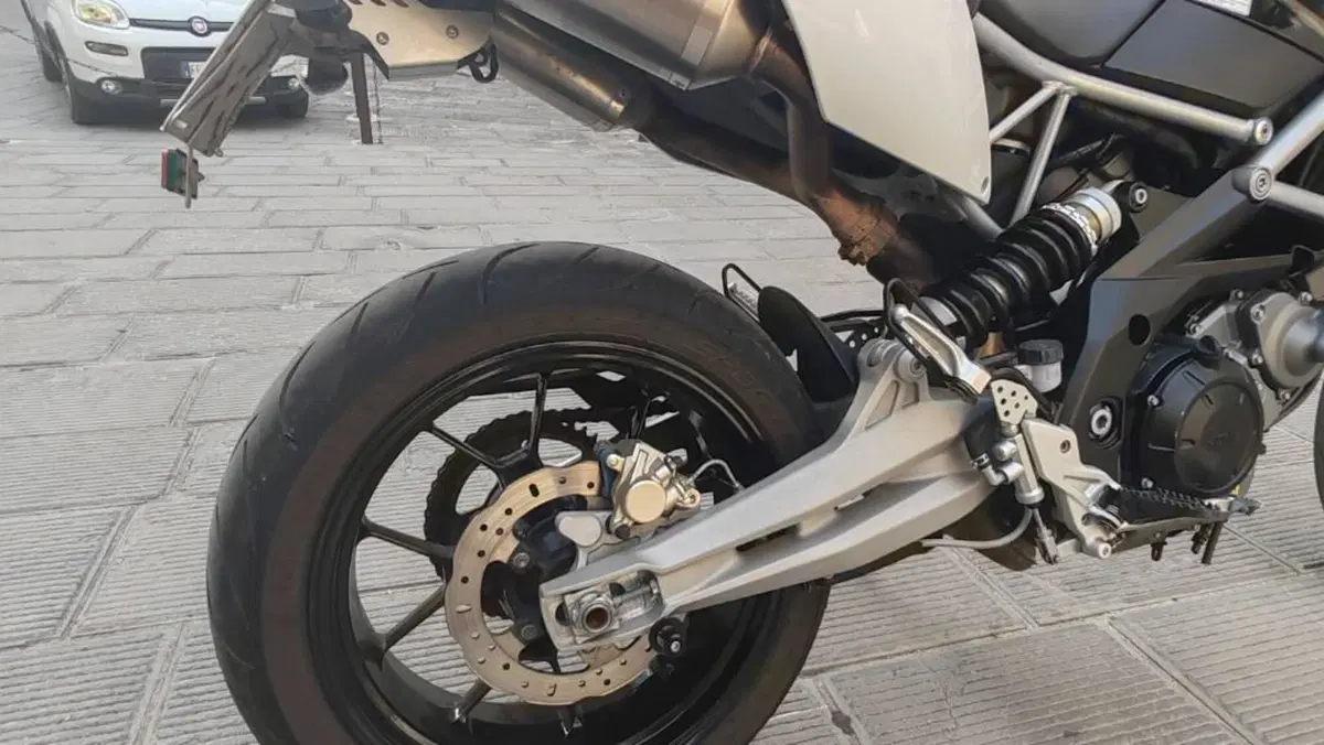 Aprilia Dorsoduro 750 (2009 - 14)  (3)