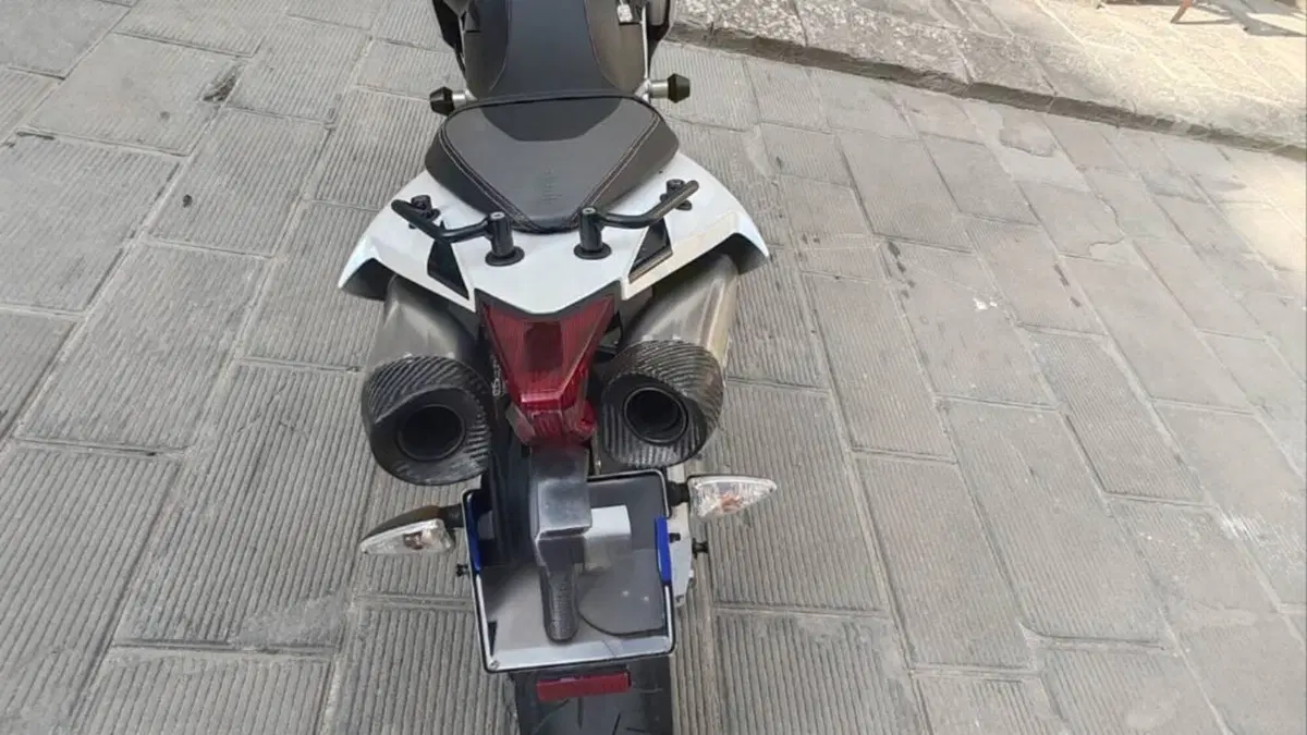 Aprilia Dorsoduro 750 (2009 - 14)  (5)