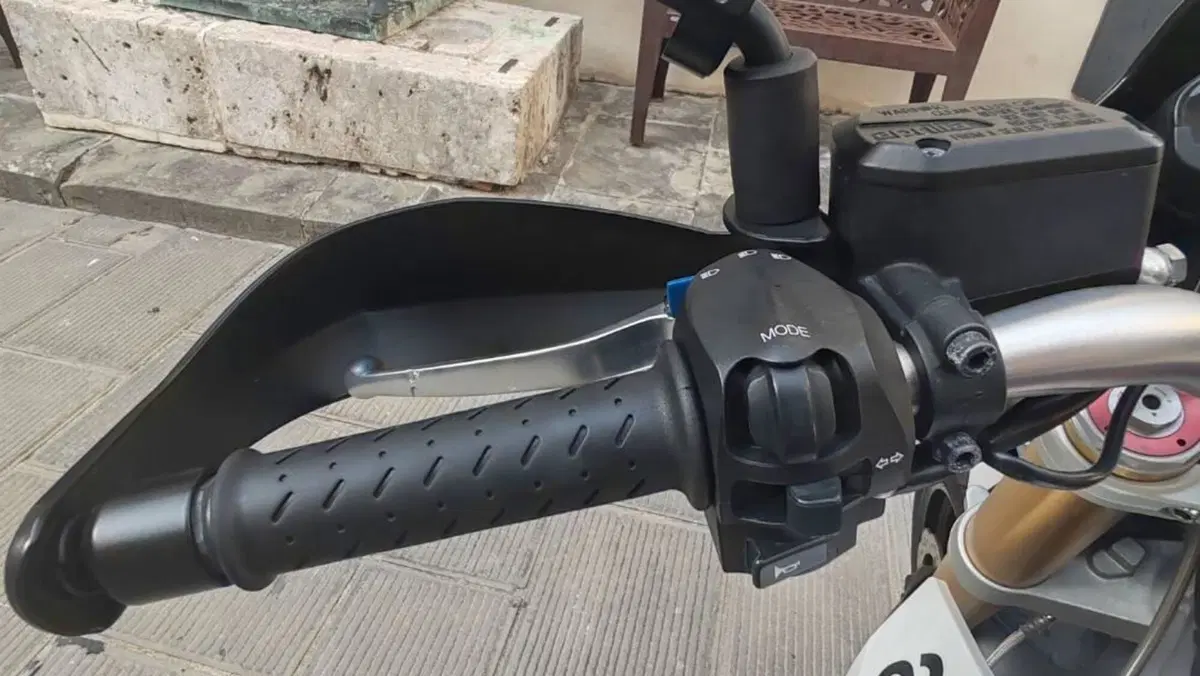 Aprilia Dorsoduro 750 (2009 - 14)  (11)