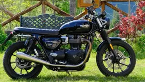 Triumph Street Twin 900 (2021 - 22)  (2)