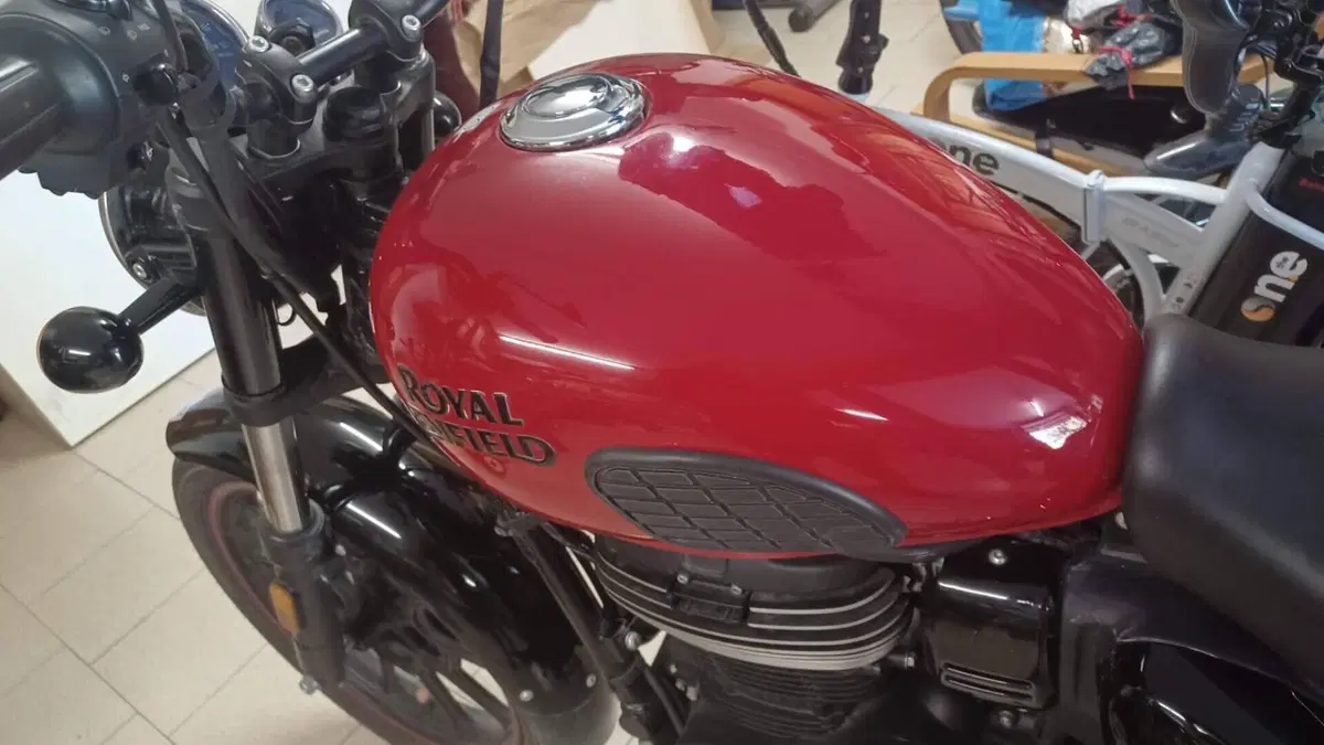 Royal Enfield Meteor 350 (2021 - 26)  (2)
