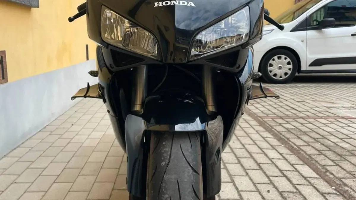 Honda CBR 1000 RR Fireblade (2004 - 05)  (3)