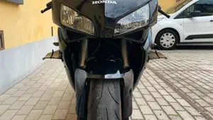 Honda CBR 1000 RR Fireblade (2004 - 05)  (3)