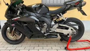 Honda CBR 1000 RR Fireblade (2004 - 05)  (5)