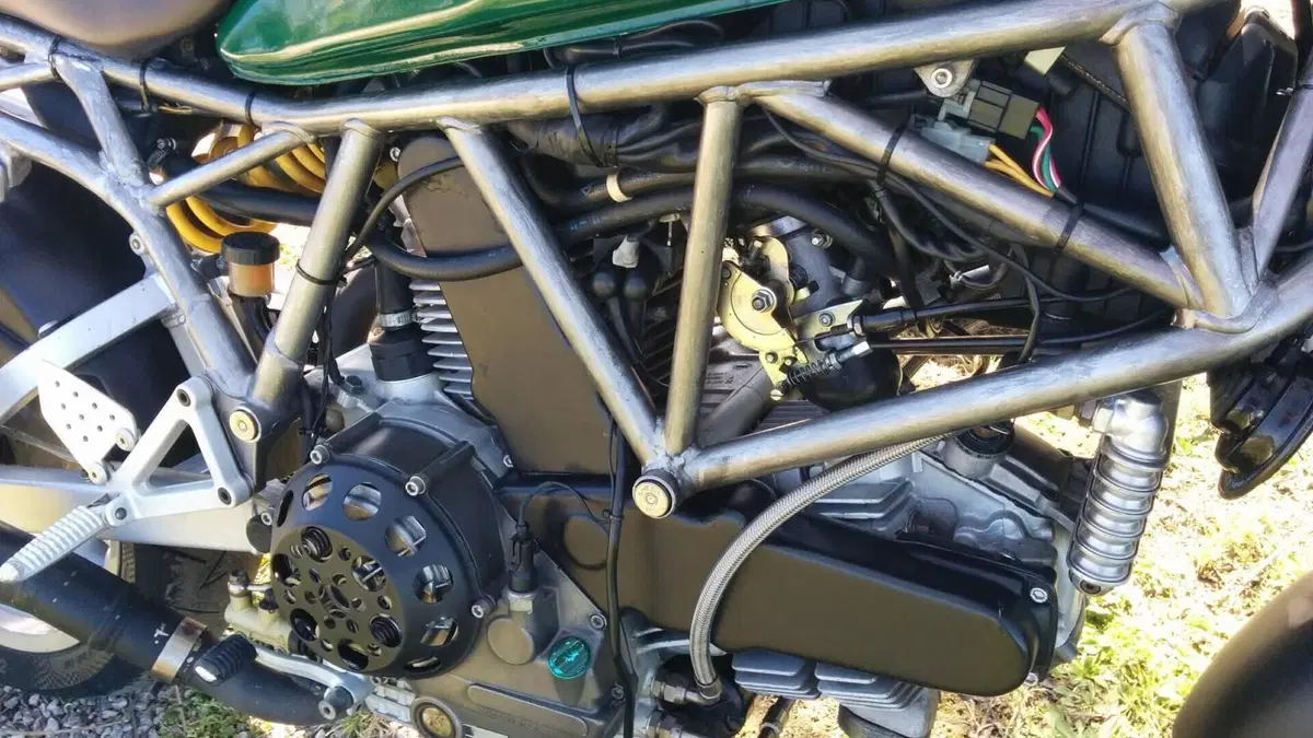 Ducati Sport 750 HF I.E. (2001 - 02)  (6)