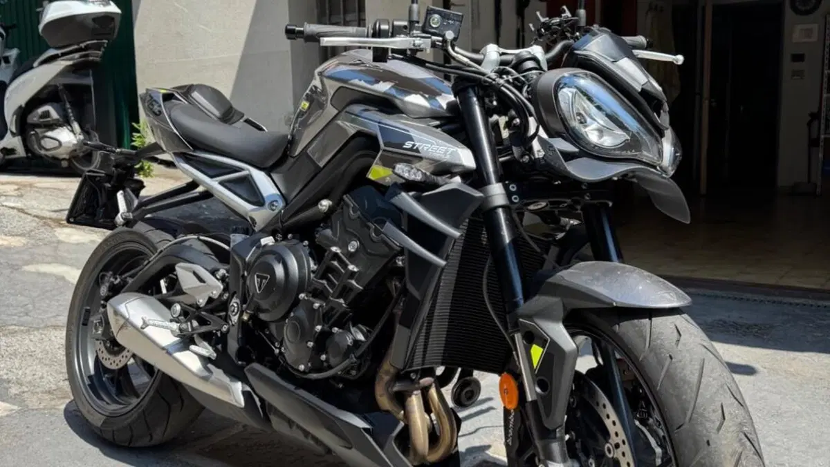 Triumph Street Triple 765 R (2023 - 26) 