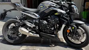 Triumph Street Triple 765 R (2023 - 26)  (3)