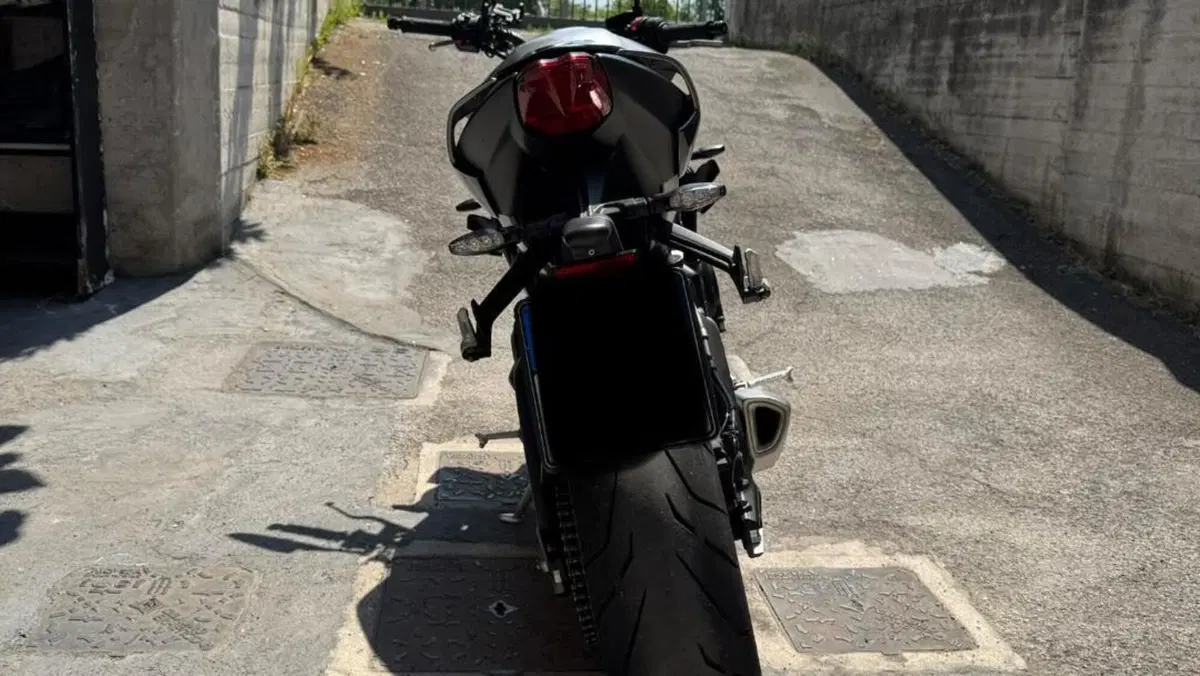 Triumph Street Triple 765 R (2023 - 26)  (6)