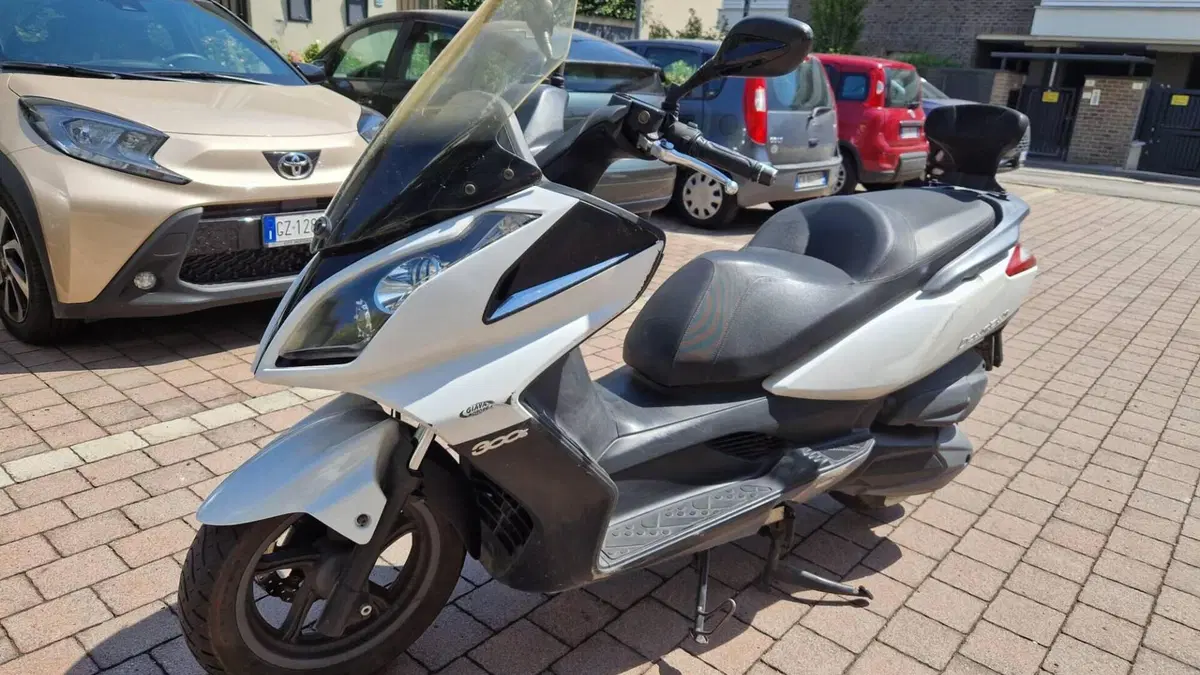 Kymco Downtown 300i (2009 - 17) 